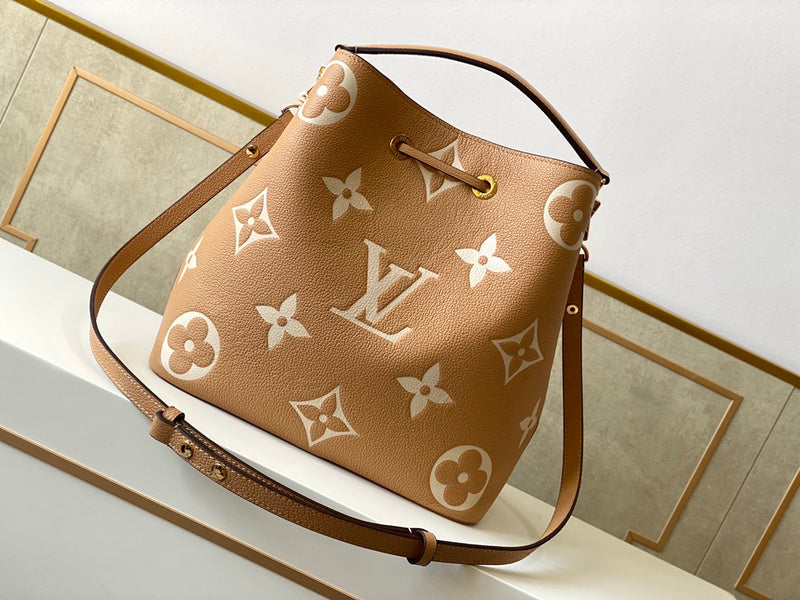 Alice Bags- Louis Vuittons  - 16437