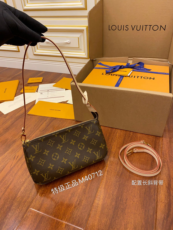 Alice Bags- Louis Vuittons  - 16388