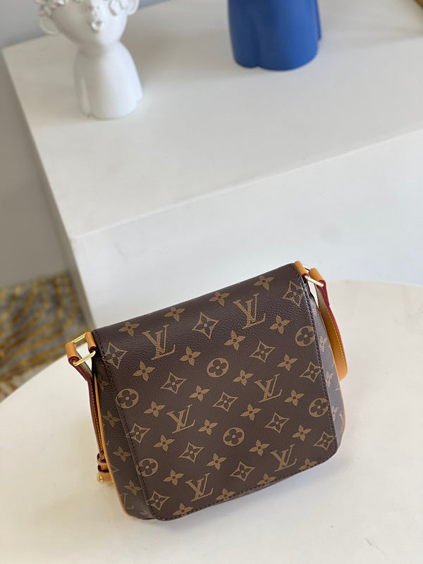 Alice Bags- Louis Vuittons  - 16414