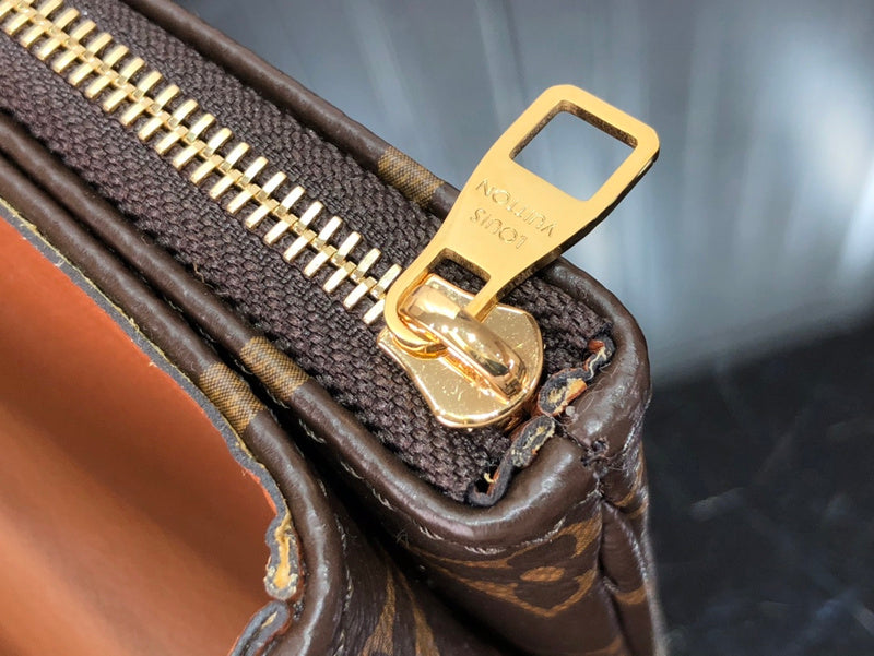 Alice Bags- Louis Vuittons  - 16720
