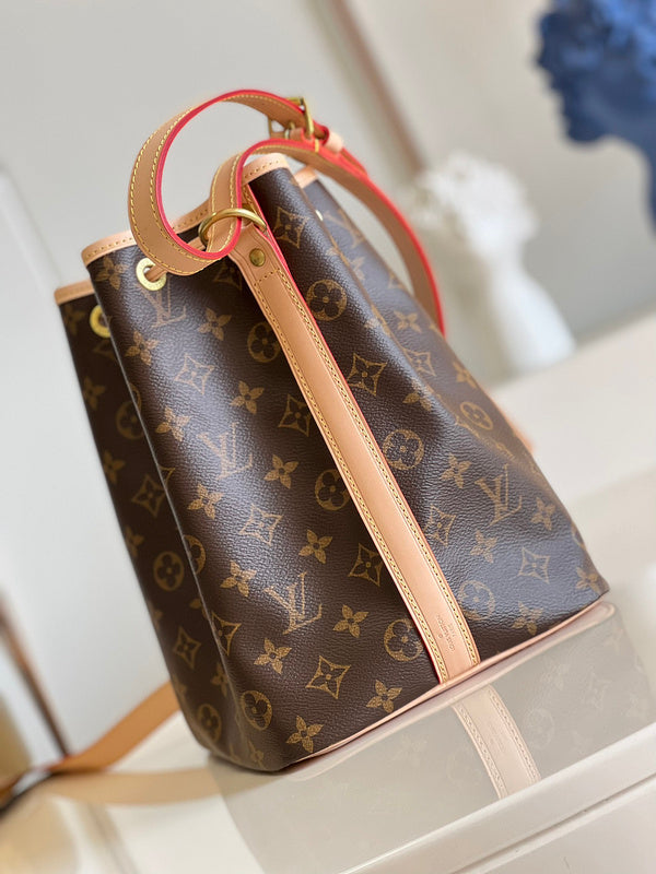 Alice Bags- Louis Vuittons  - 16203