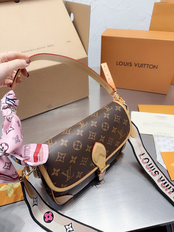 Alice Bags - Louis Vuittons  - 15119