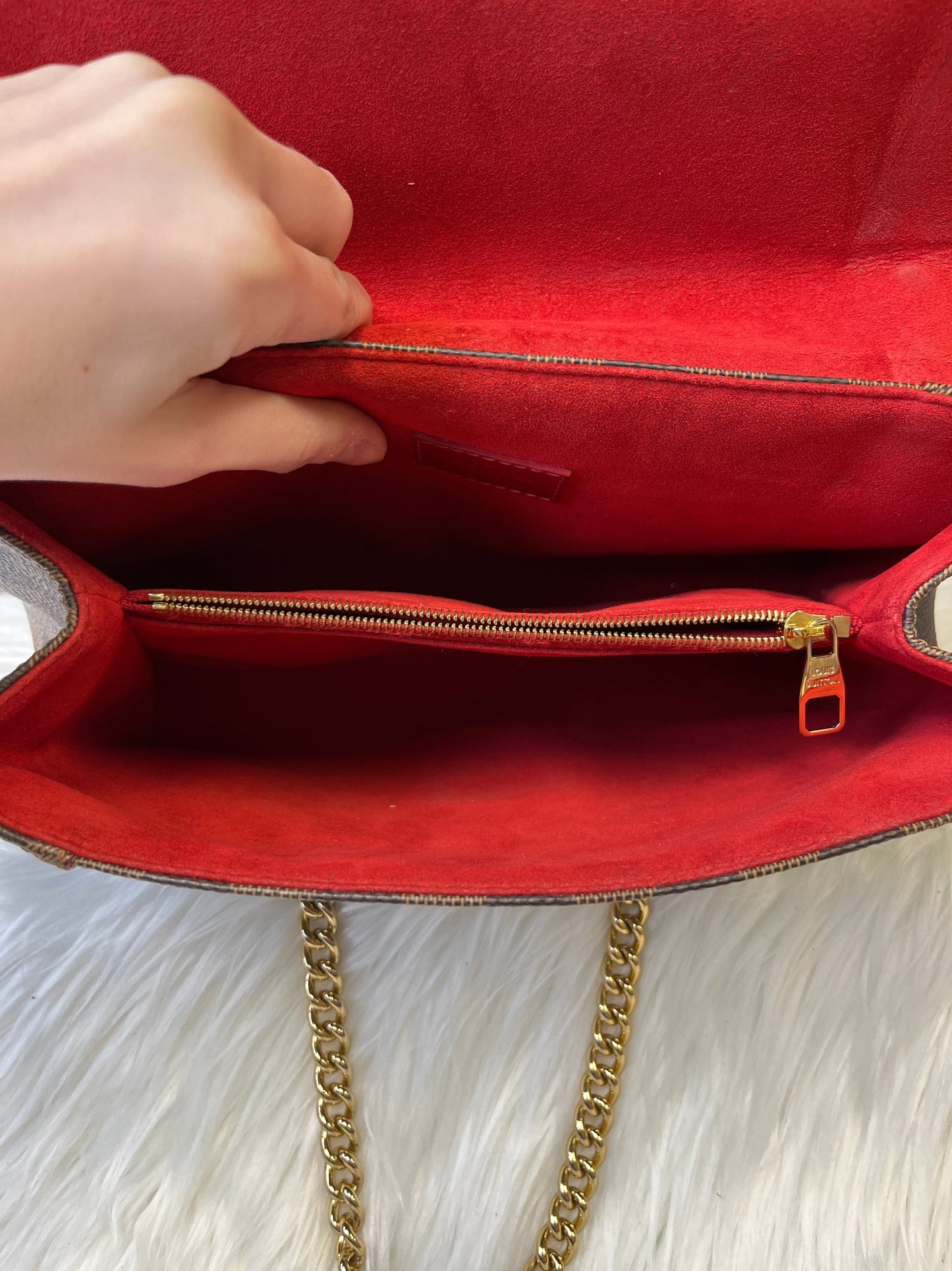 Handbag Luxury Designer By Louis Vuitton  Size: Medium