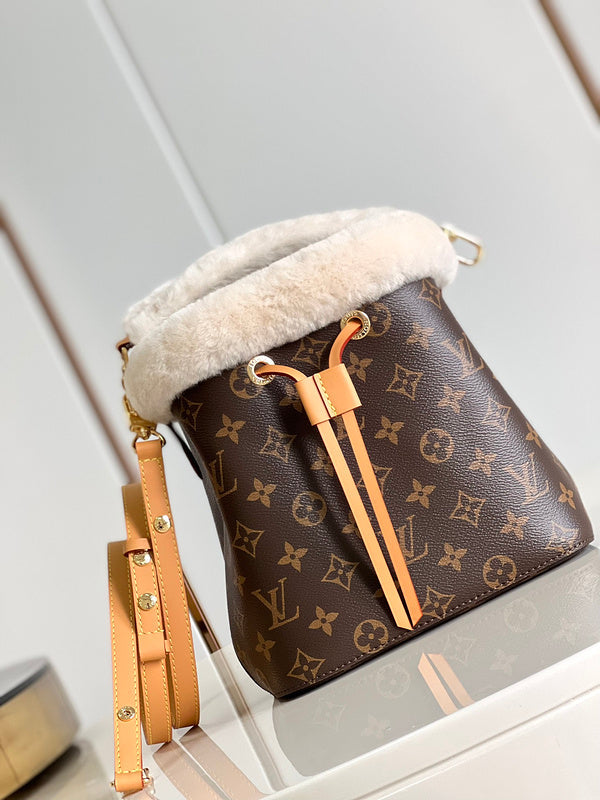 Alice Bags- Louis Vuittons  - 16127