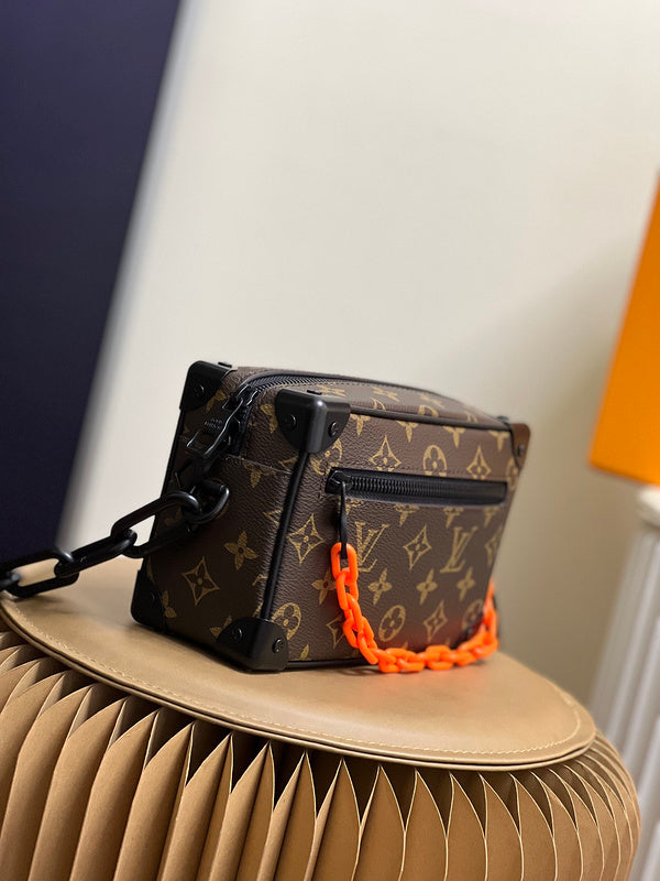 Alice Bags- Louis Vuittons  - 16138