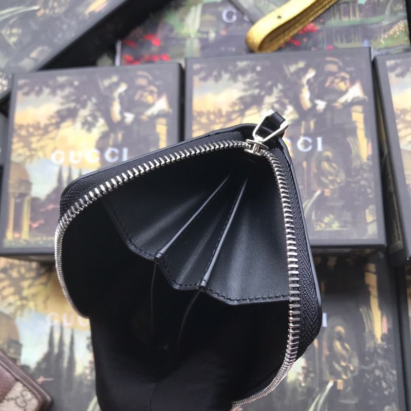 Gucci   Luxury Bags  925