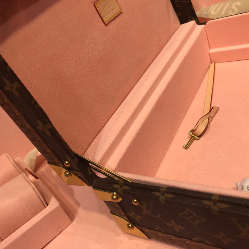 Alice Bags- Louis Vuittons  - 16000