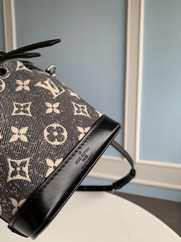 Alice Bags- Louis Vuittons  - 16101
