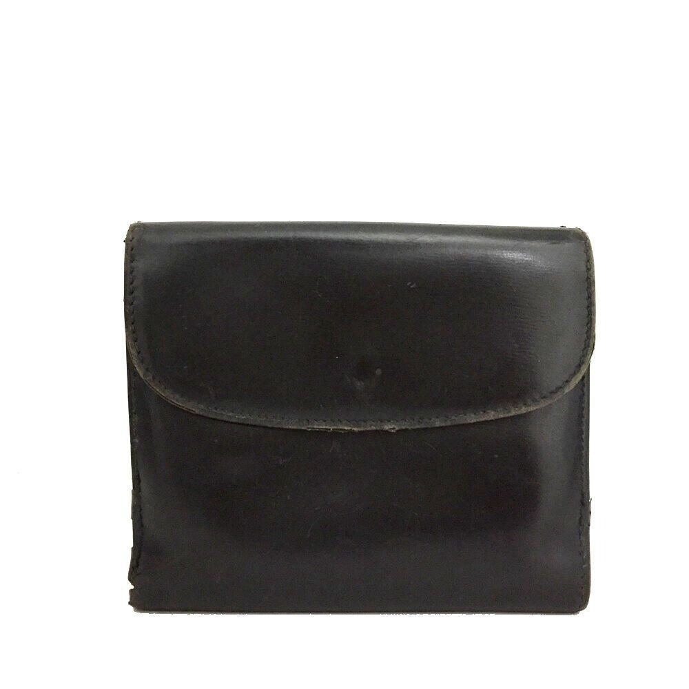 Gucci, blsck glossy leather, bi-fold style, rectangular, wallet with multiple pockets, tons of card slots, and a gold, hinged G clasp