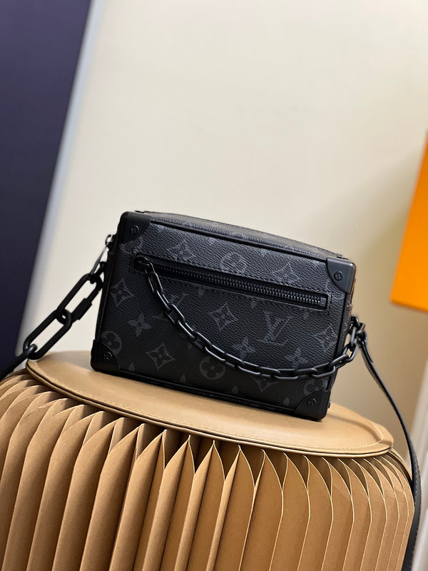 Alice Bags- Louis Vuittons  - 16139