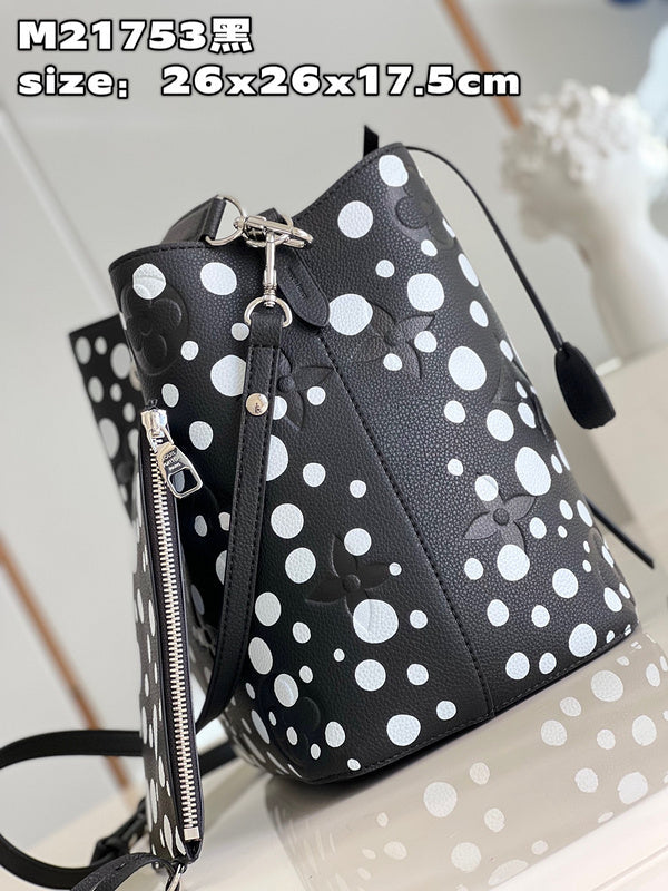 Alice Bags- Louis Vuittons  - 15918