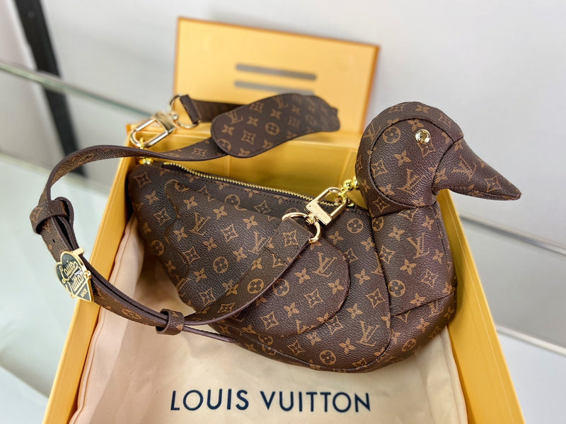 Alice Bags- Louis Vuittons  - 16602