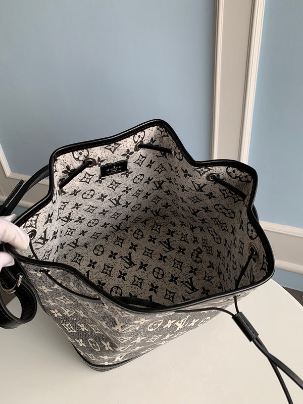 Alice Bags- Louis Vuittons  - 16100