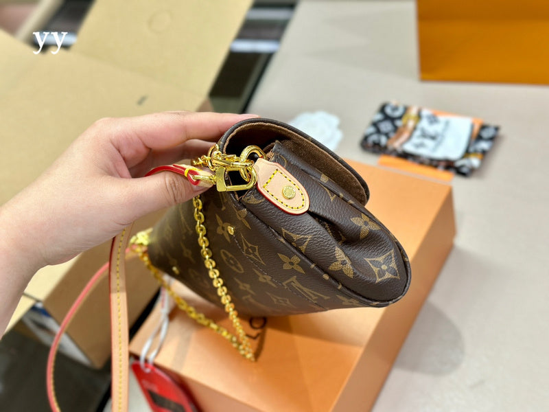 Alice Bags - Louis Vuittons  - 14990
