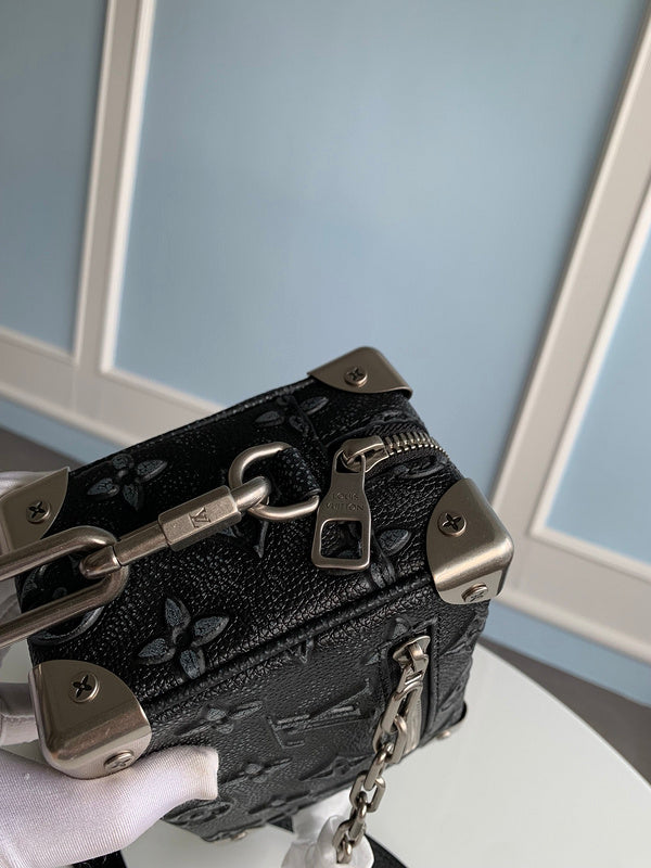 Alice Bags- Louis Vuittons  - 16097