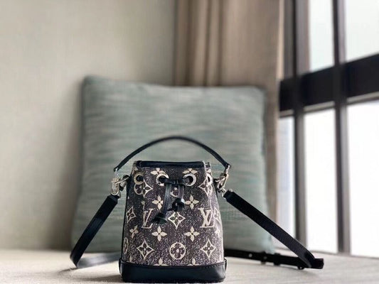 Alice Bags- Louis Vuittons  - 16027