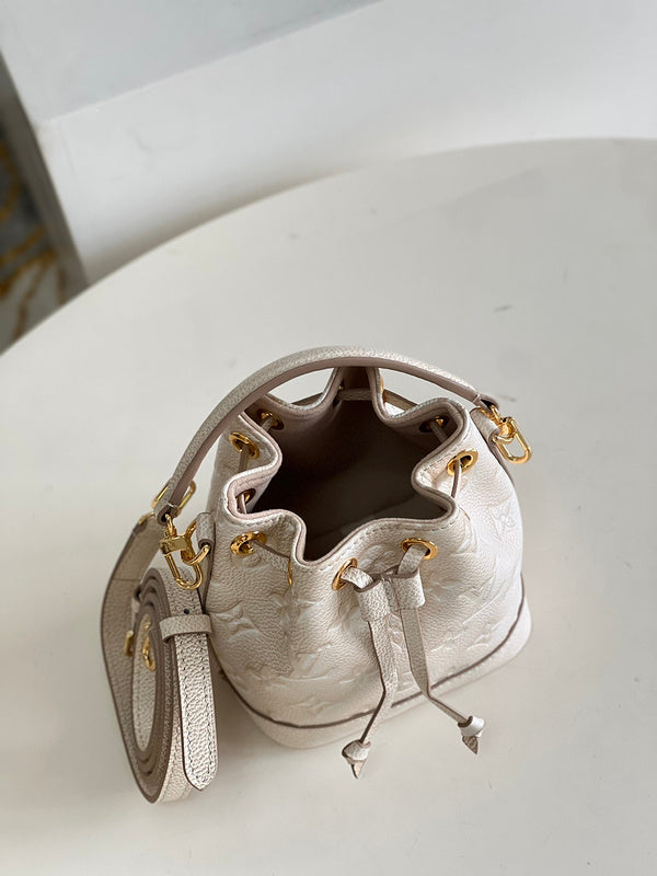 Alice Bags- Louis Vuittons  - 16467