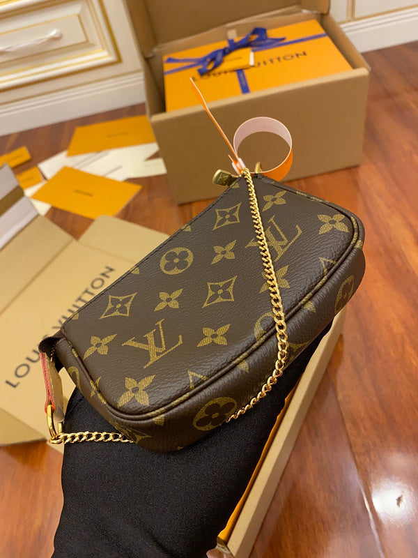 Alice Bags- Louis Vuittons  - 16197