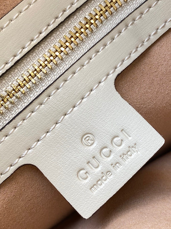 Gucci   Luxury Bags  1040