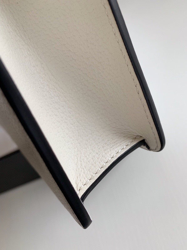 Gucci   Luxury Bags  1231