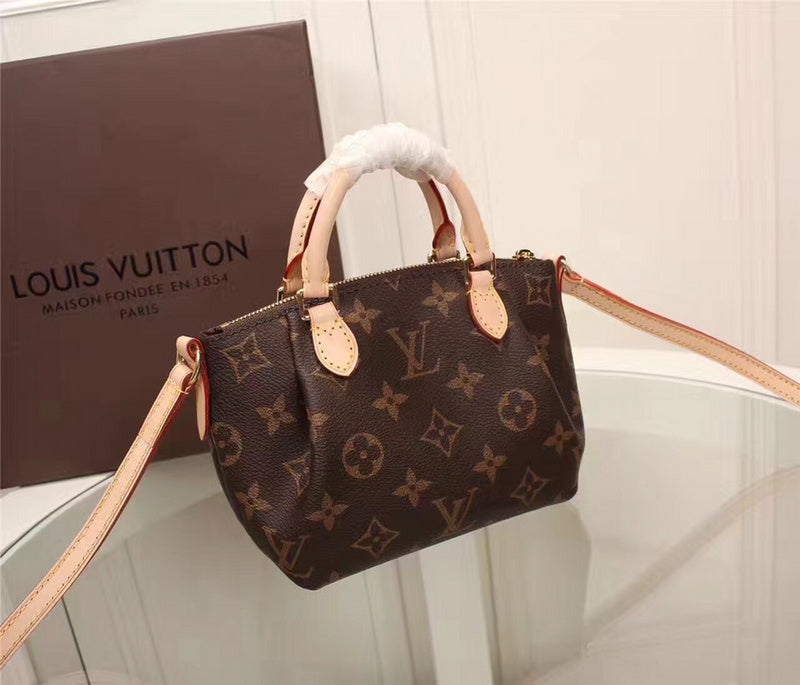 Alice Bags- Louis Vuittons  - 16365