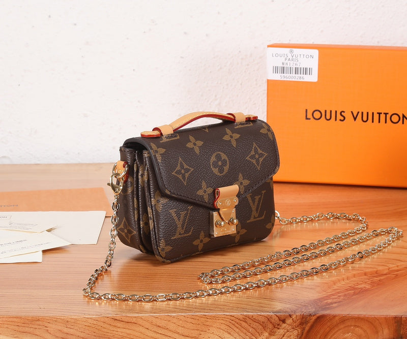Alice Bags- Louis Vuittons  - 16186