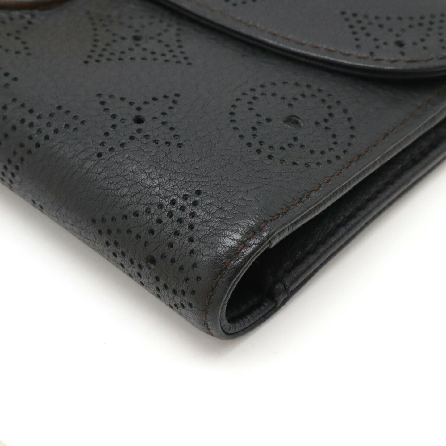 Louis Vuitton  Noir Mahina Leather Leather Long Wallet (Bi-Fold)