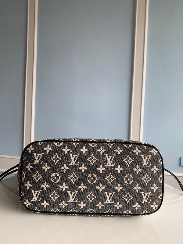Alice Bags- Louis Vuittons  - 16098