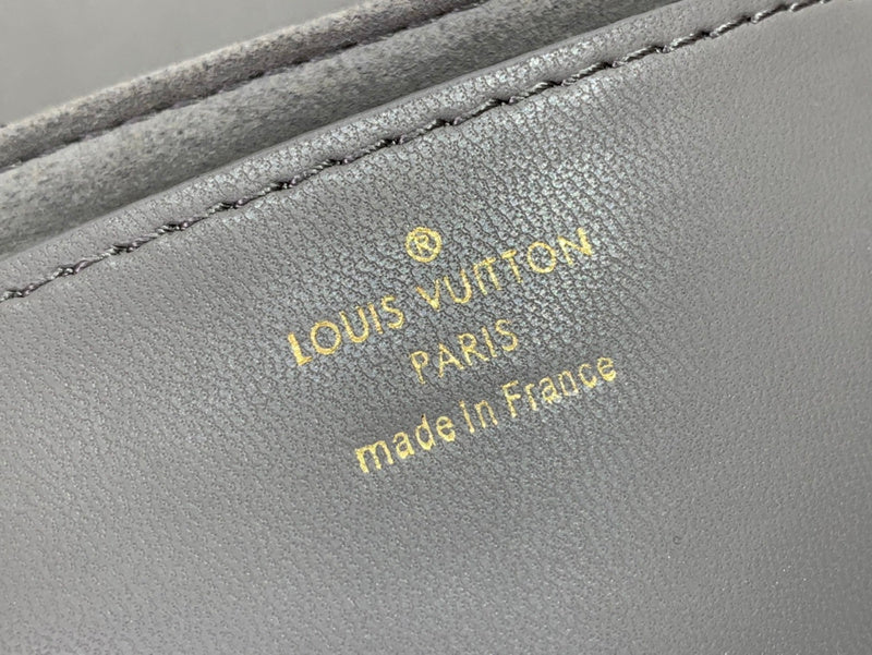Alice Bags- Louis Vuittons  - 16433