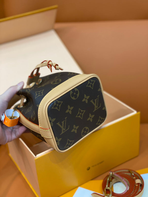 Alice Bags- Louis Vuittons  - 16368