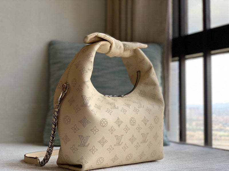 Alice Bags- Louis Vuittons  - 16383