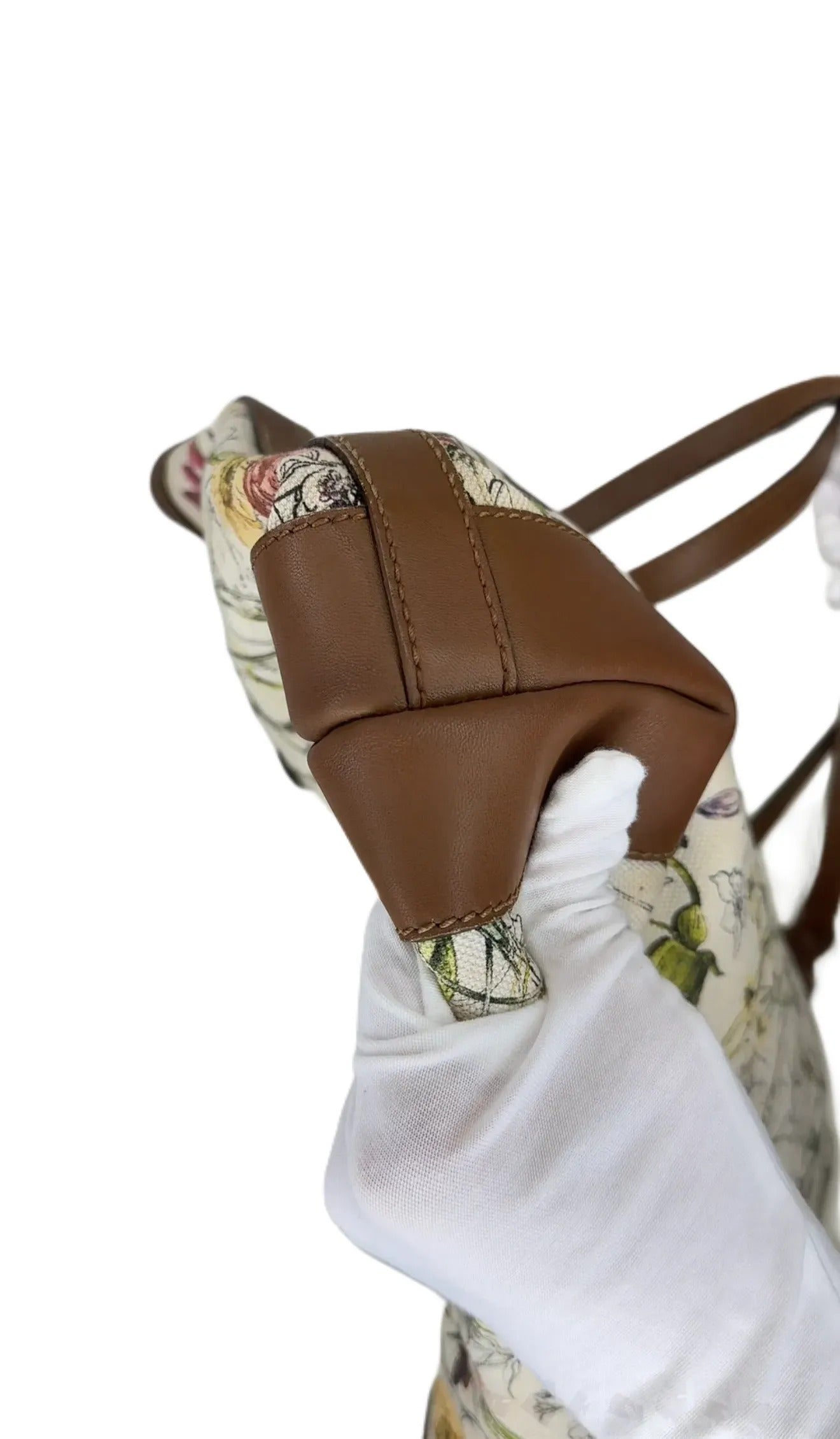 Gucci Leather handbag B21-12