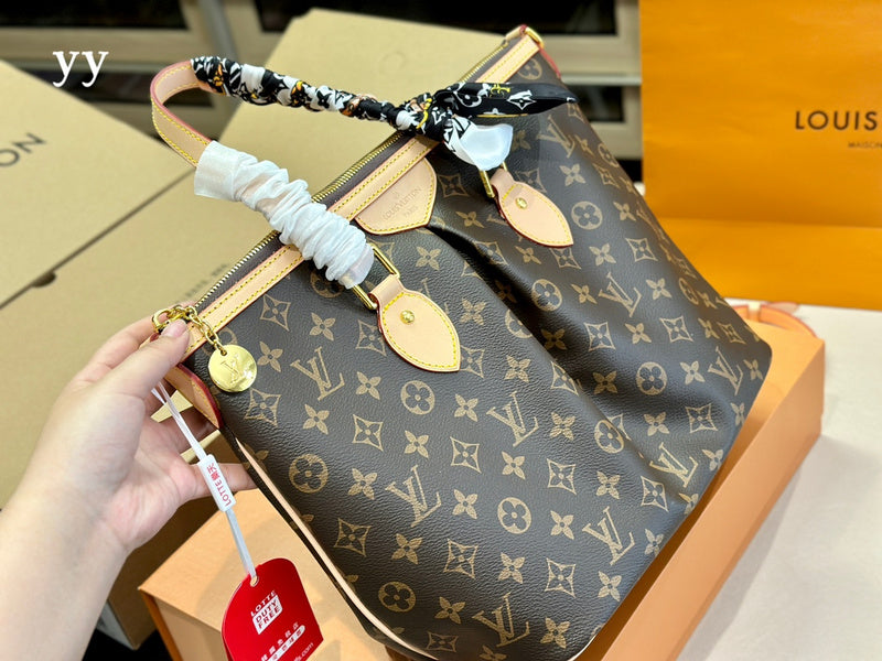 Alice bags - Louis Vuittons  - 15000