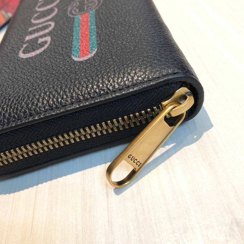 Gucci   Luxury Bags  878