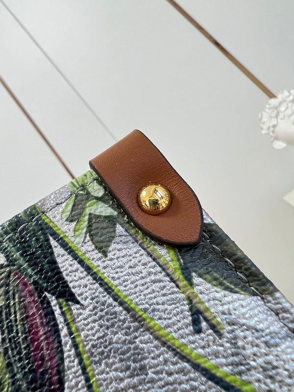 Alice Bags- Louis Vuittons  - 16204