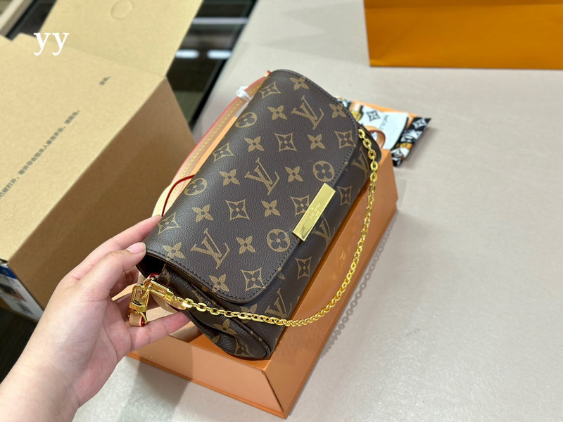 Alice Bags - Louis Vuittons  - 14990