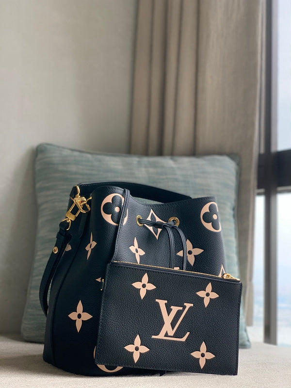 Alice Bags- Louis Vuittons  - 16164