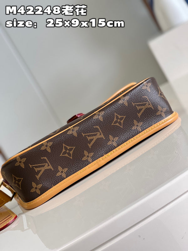 Alice Bags- Louis Vuittons  - 15909