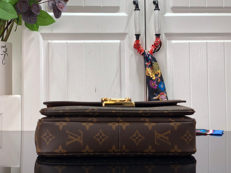 Alice Bags- Louis Vuittons  - 16720