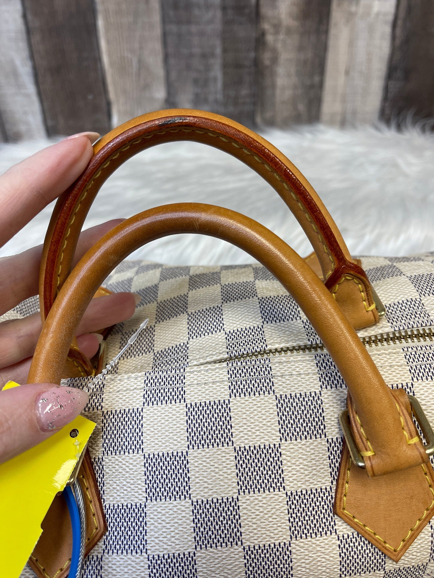 Handbag Luxury Designer By Louis Vuitton  Size: Medium