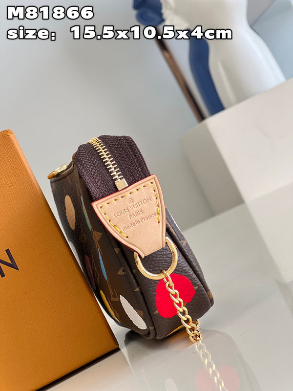 Alice Bags- Louis Vuittons  - 15894