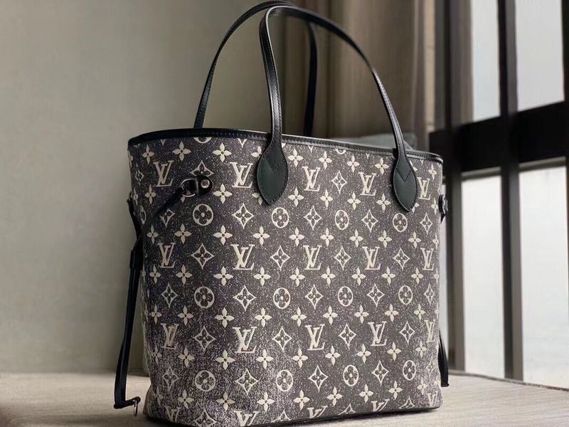Alice Bags- Louis Vuittons  - 16021