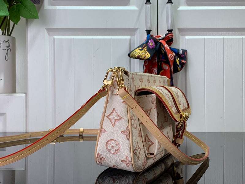 Alice Bags- Louis Vuittons  - 16381