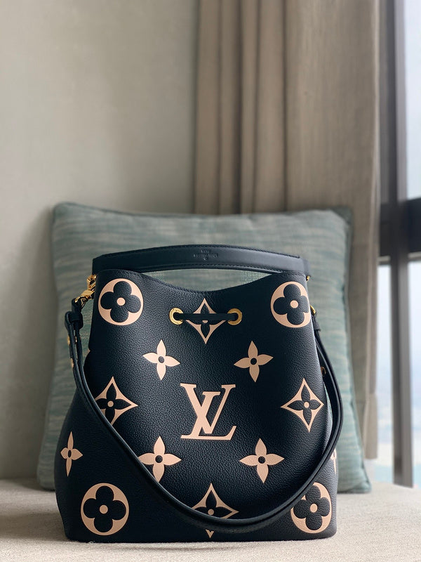 Alice Bags- Louis Vuittons  - 16164