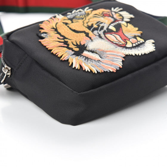 Gucci Embroidered Tiger Messenger Bag in Black