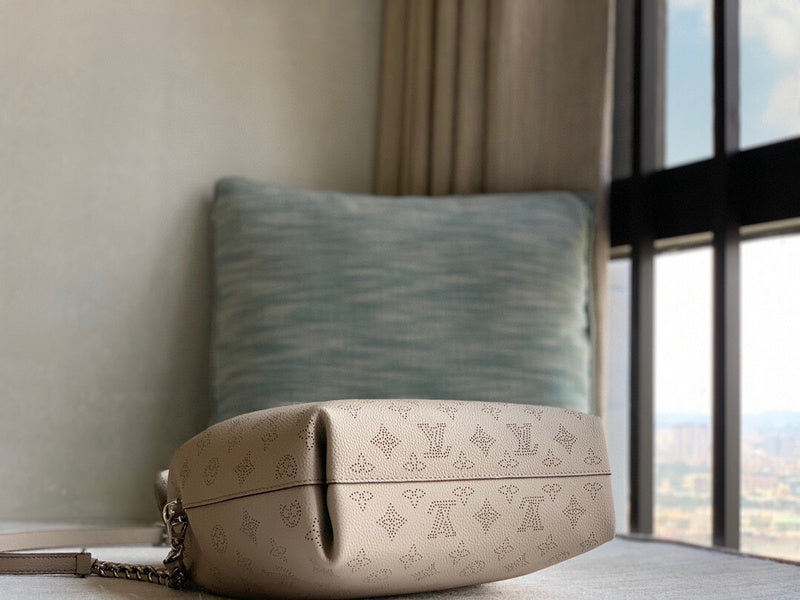 Alice Bags- Louis Vuittons  - 16385