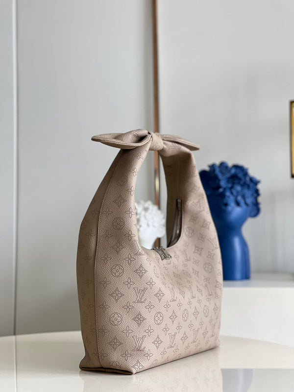 Alice Bags- Louis Vuittons  - 16363