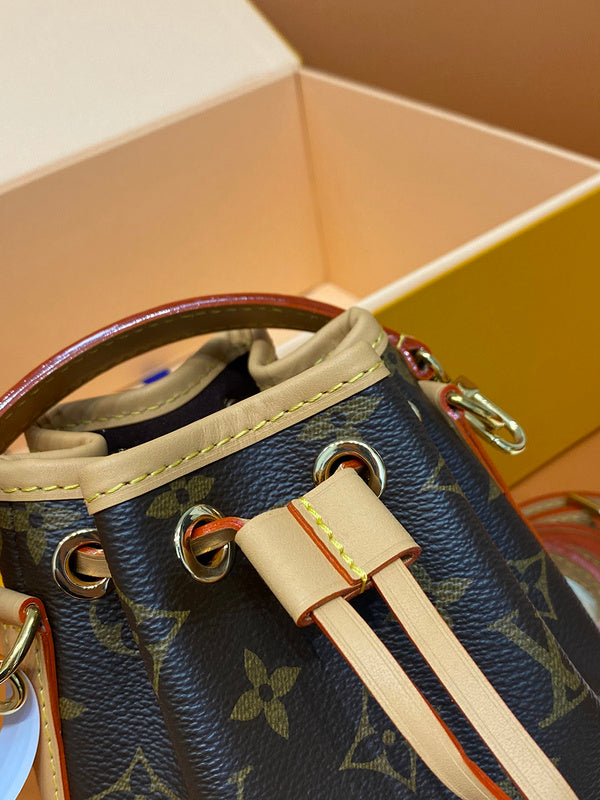 Alice Bags- Louis Vuittons  - 16368