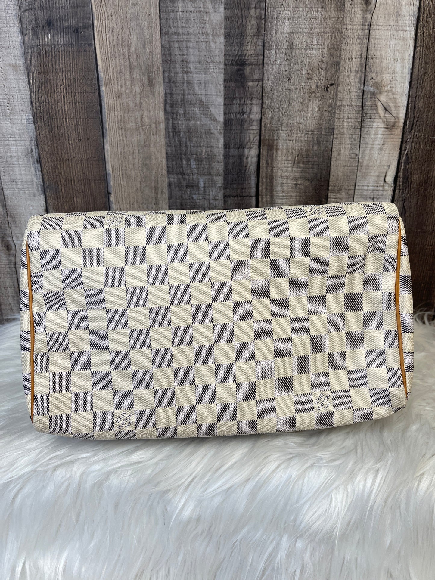 Handbag Luxury Designer By Louis Vuitton  Size: Medium