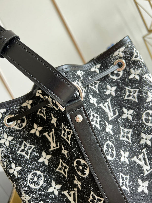 Alice Bags- Louis Vuittons  - 16463